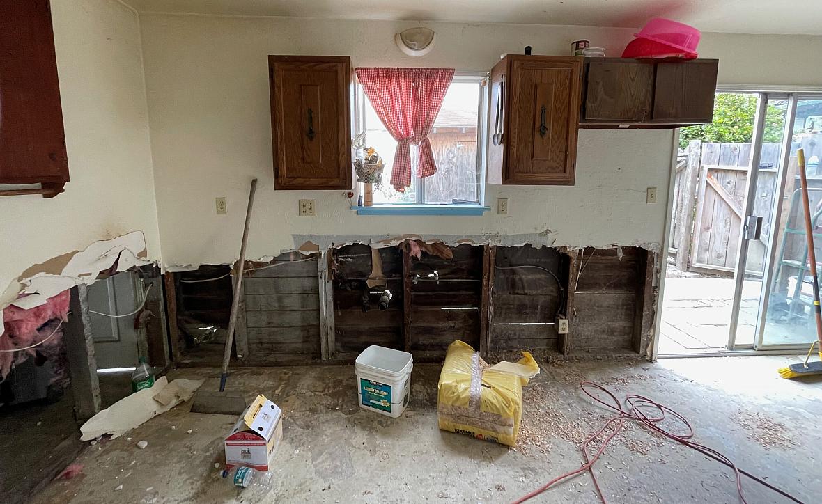 Image of a home destroyed by the flood.